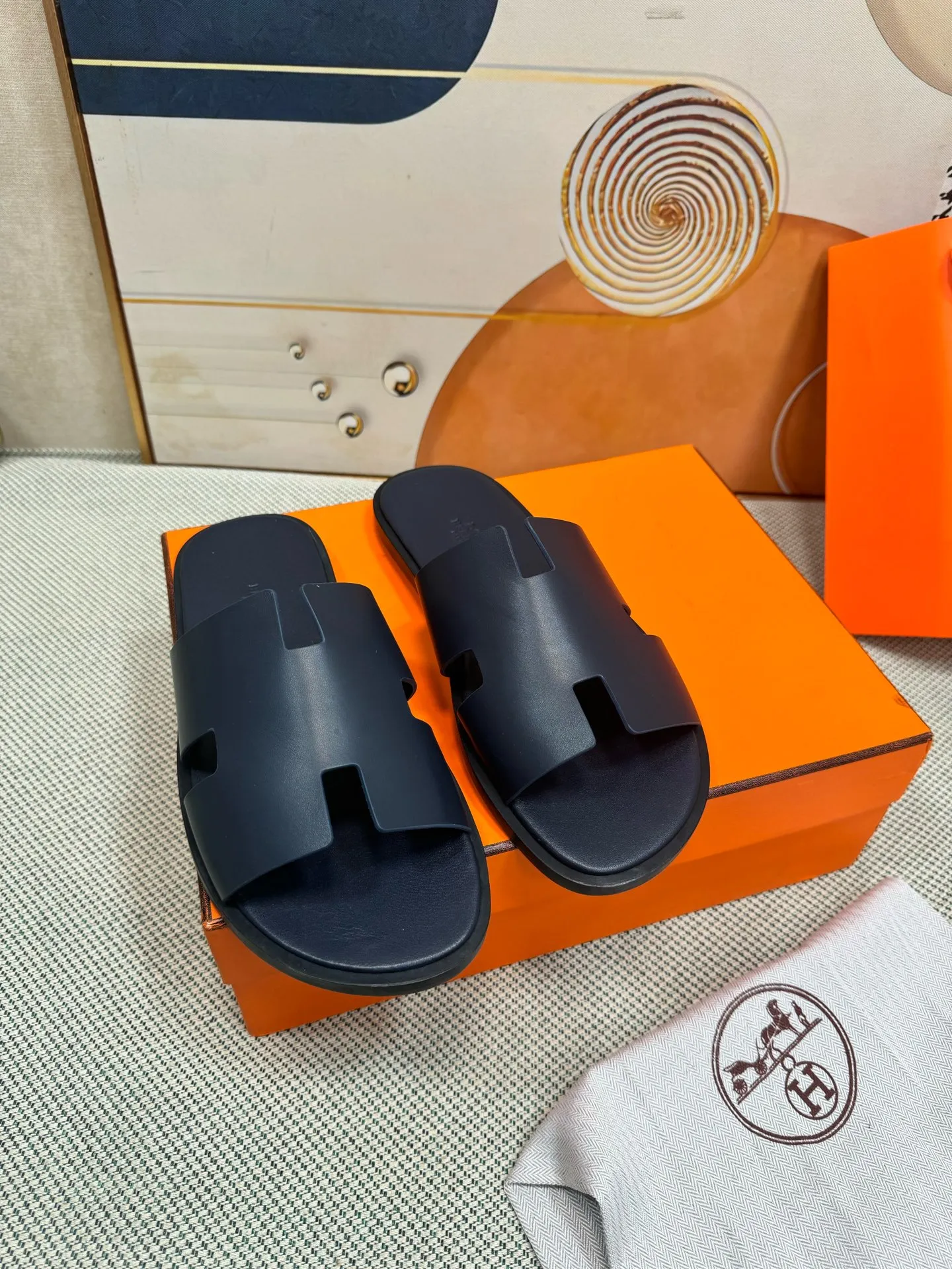 👟👟Ex-factory price 560👟👟 "HERMES" [Classic Original Version] Hermès; Top 🔝 Purchasing Agency 🔍🔍 Men's Latest 🇺🇸 Counter Sales Simultaneously, Original Imported from Italy: Silk Cowhide · Prominent (High-end · Nobility · Grade) Exquisite Workmanship (Italian 🇮🇹 Imported Water Dye Brand Wear-resistant ultra-thousand leather feet) Soles: Original soles specially provided by the original factory, ⚠exclusive double-layer movable rubber molded outsole; super comfortable, wear-resistant, non-slip, environmentally friendly🌳🌳🌳, real photos taken🎬The real ones are more beautiful🔍🔍 (high quality, single goods), you can enter and exit the counter at will* Code number: 38·39·40·41·42·43·44# (45# can be customized) (46 47➕30 customization is not returnable) Welcome to place an order...☕